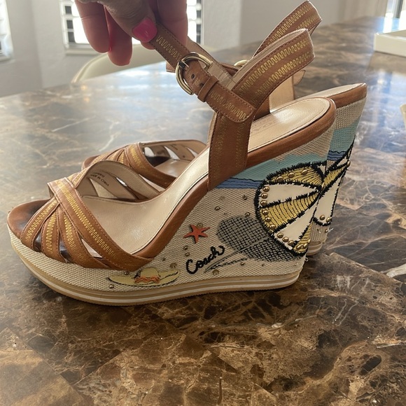 Coach - Picture 2 of 6